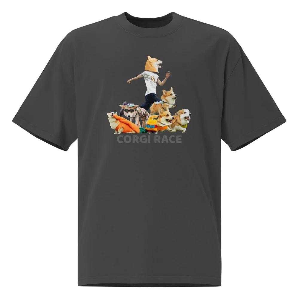 Oversized T-shirt / Corgi Race